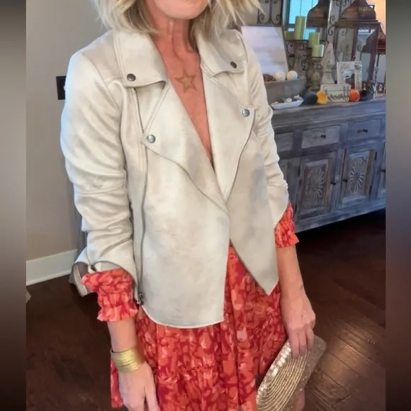 Stylish Cream Leather Bomber Jacket - Picture 4 of 16